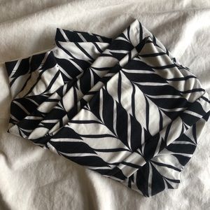 Lularoe legging one size black and white